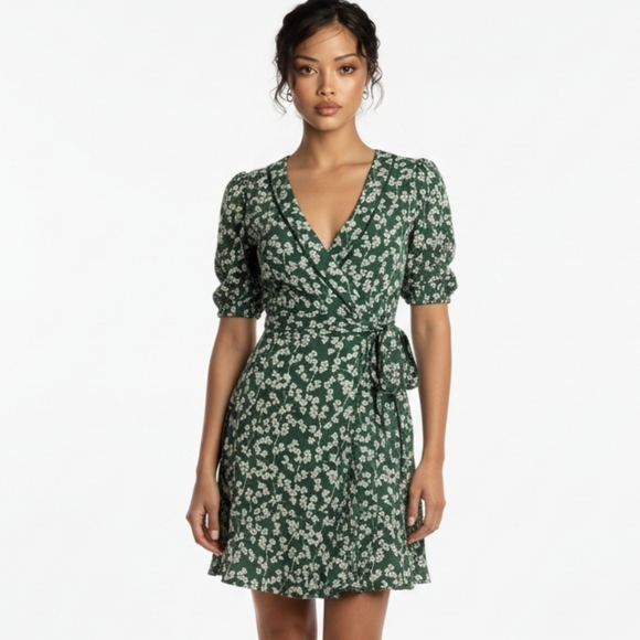 Kimchi Blue Dresses & Skirts - Urban Outfitters Kimchi Blue Rita Green Clover Floral Wrap Mini Dress XS (10)